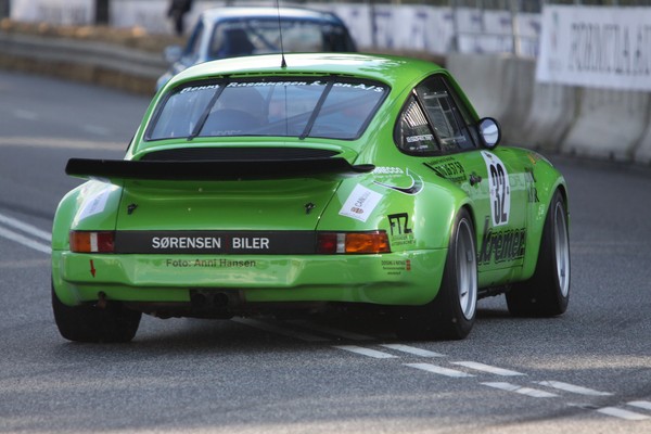 Bent Sørensen i den grønne Porsche 911 på vej op ad Oddervej